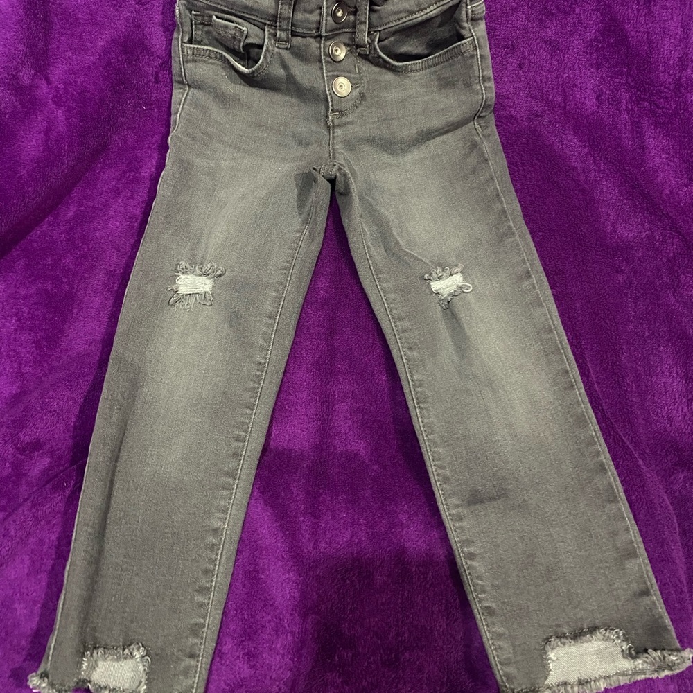 Girls 4t grey jeans used once.